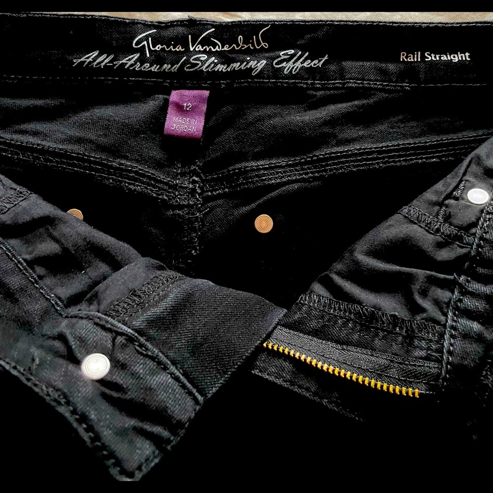 Gloria Vanderbilt Jeans Black slimming Size 12  No tags Never Worn! Lightweight! - Picture 5 of 8